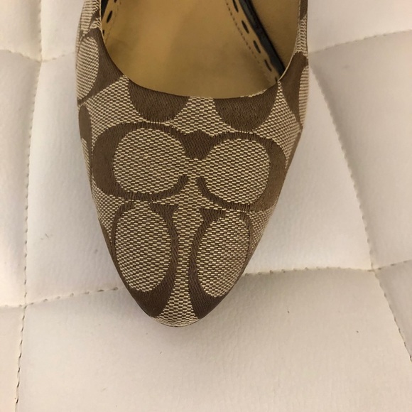 Coach Pumps - Picture 3 of 8